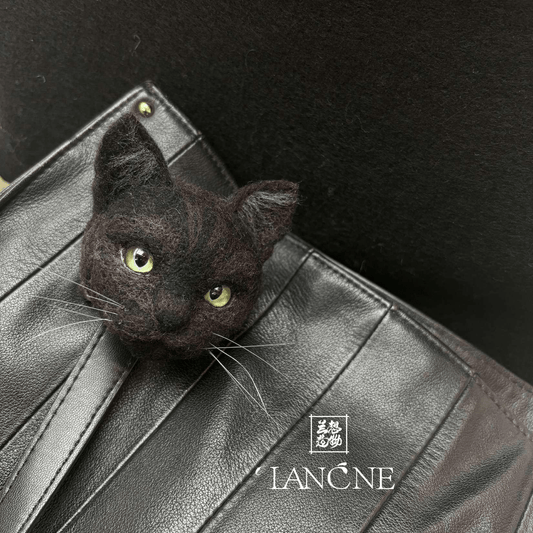 🐈⬛Elegant Black Cat Wool Felt Charm & Wedding Boutonniere - WeDesignWool