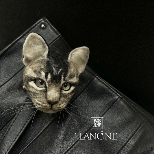 🐈Elegant Tabby Cat Wool Felt Charm & Wedding Boutonniere - WeDesignWool